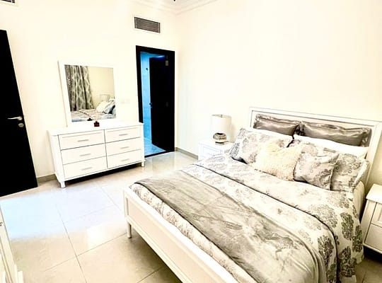 شقة غرفة وصالة جاهزة مع اقساط 4 سنوات في دبي